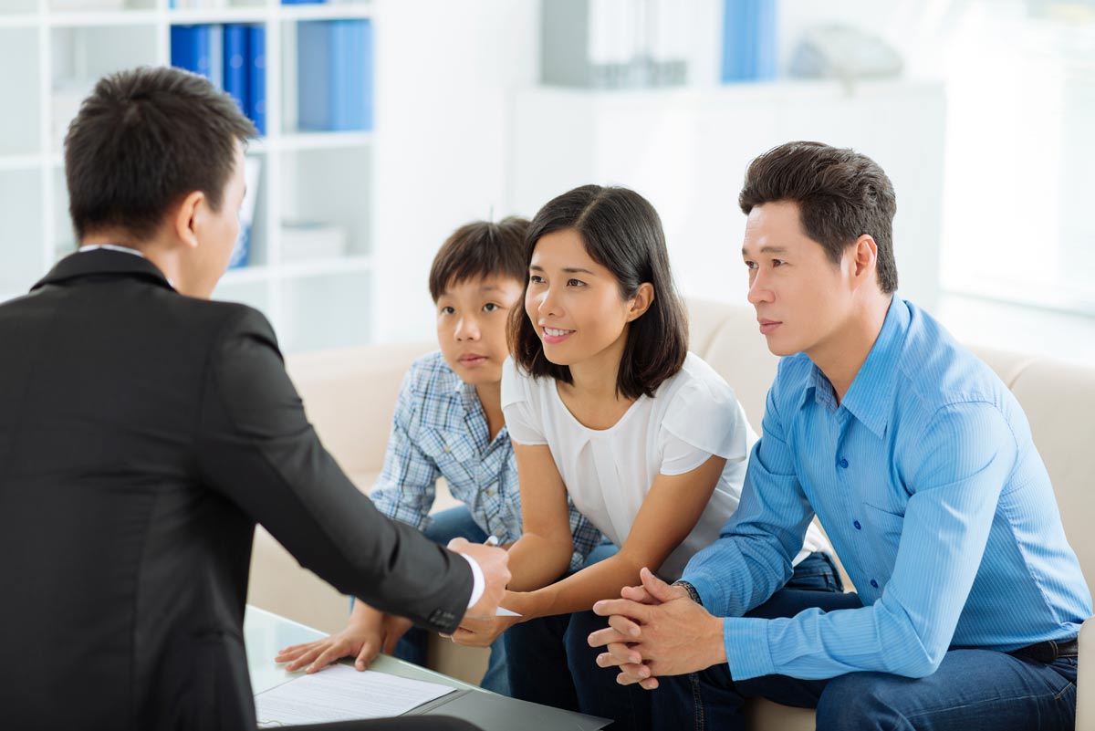 REH-Real-Estate-Real-Estate-Agent-Luxury-Real-Estate-Selling-Your-Home-Hire-The-Right-Agent-Family-Meeting-Asian